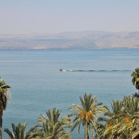 Roses By Lake Kinneret Tiberias Exterior foto