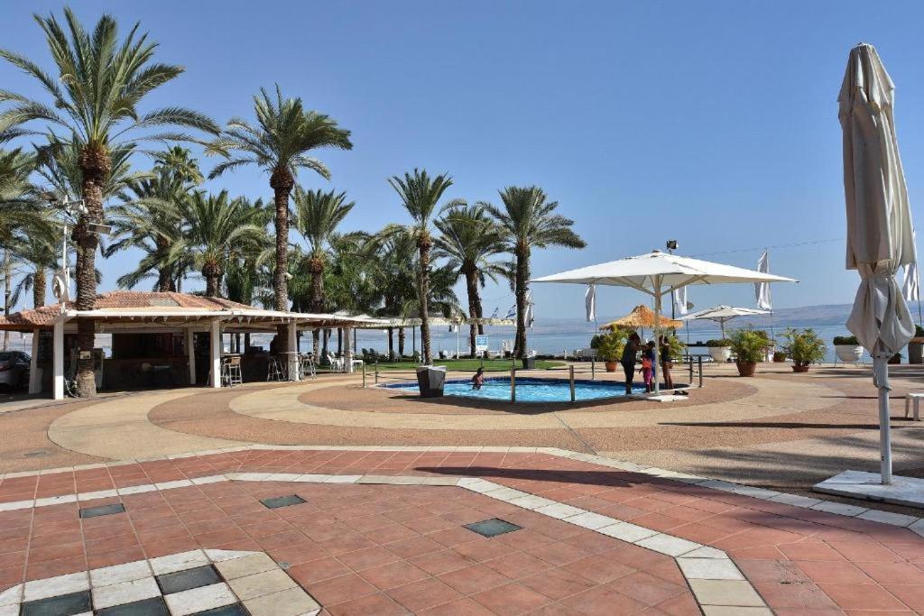 Roses By Lake Kinneret Tiberias Exterior foto